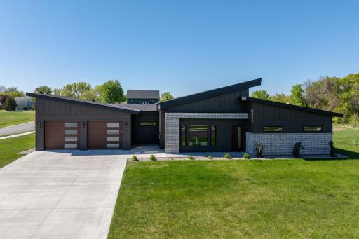 11 South Pointe Court, North Mankato, MN 56003