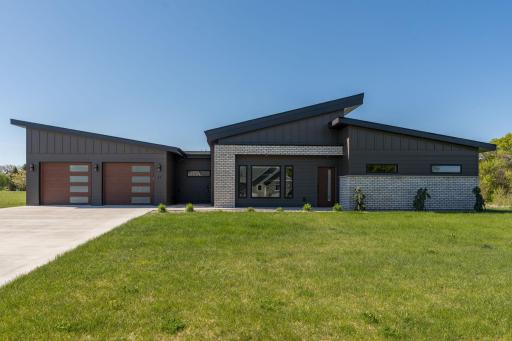 11 South Pointe Court, North Mankato, MN 56003