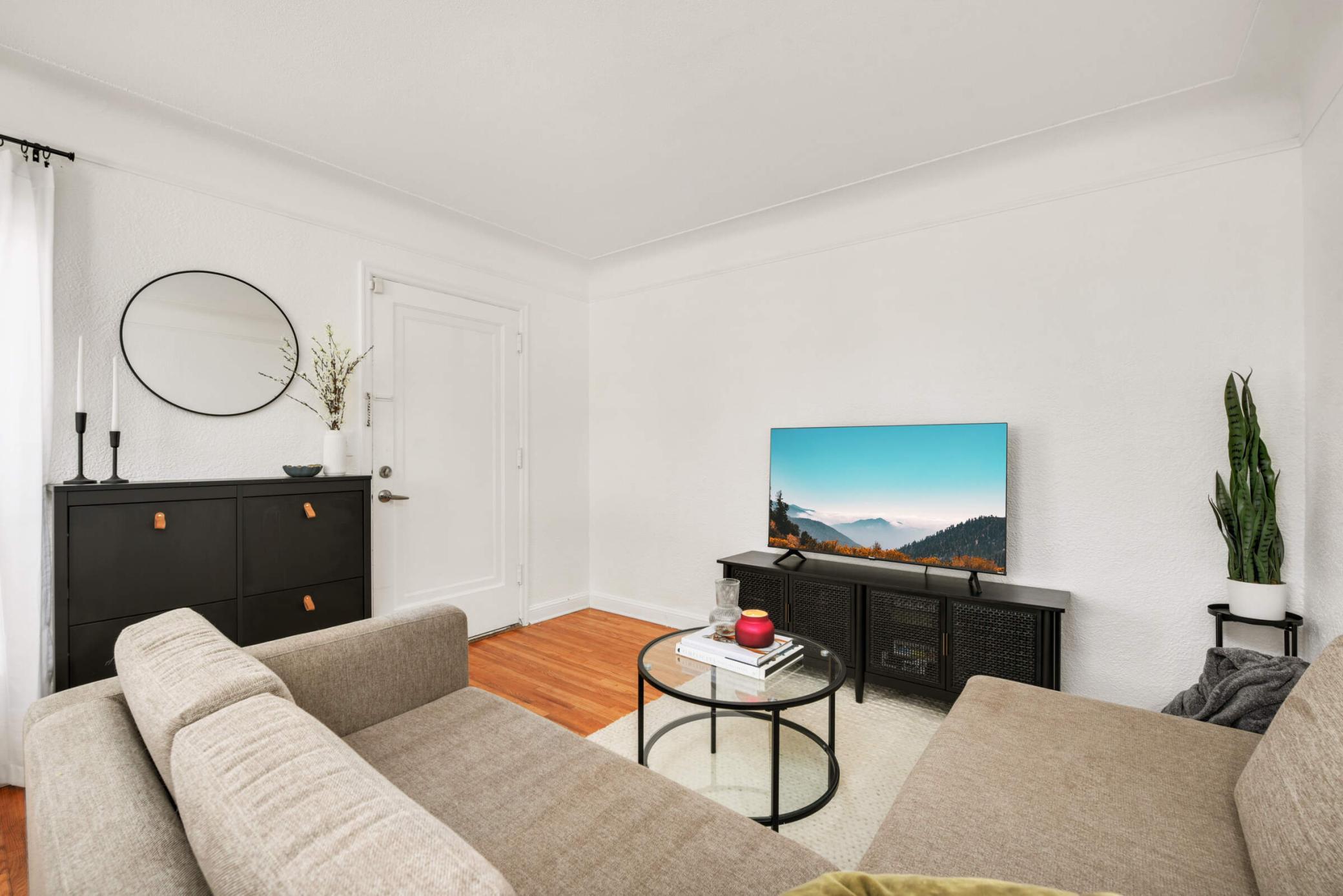 5828 Living (staged)