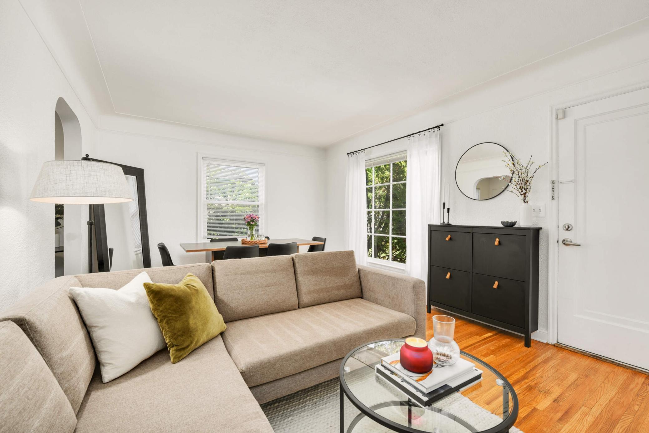 5828 Living (staged)