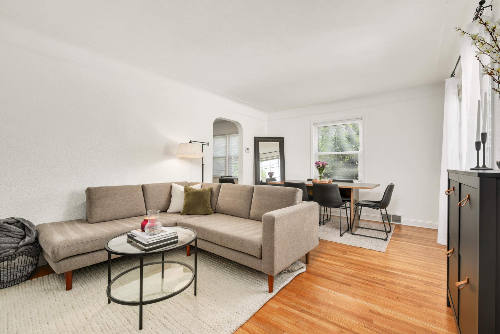 5828 Living (staged)