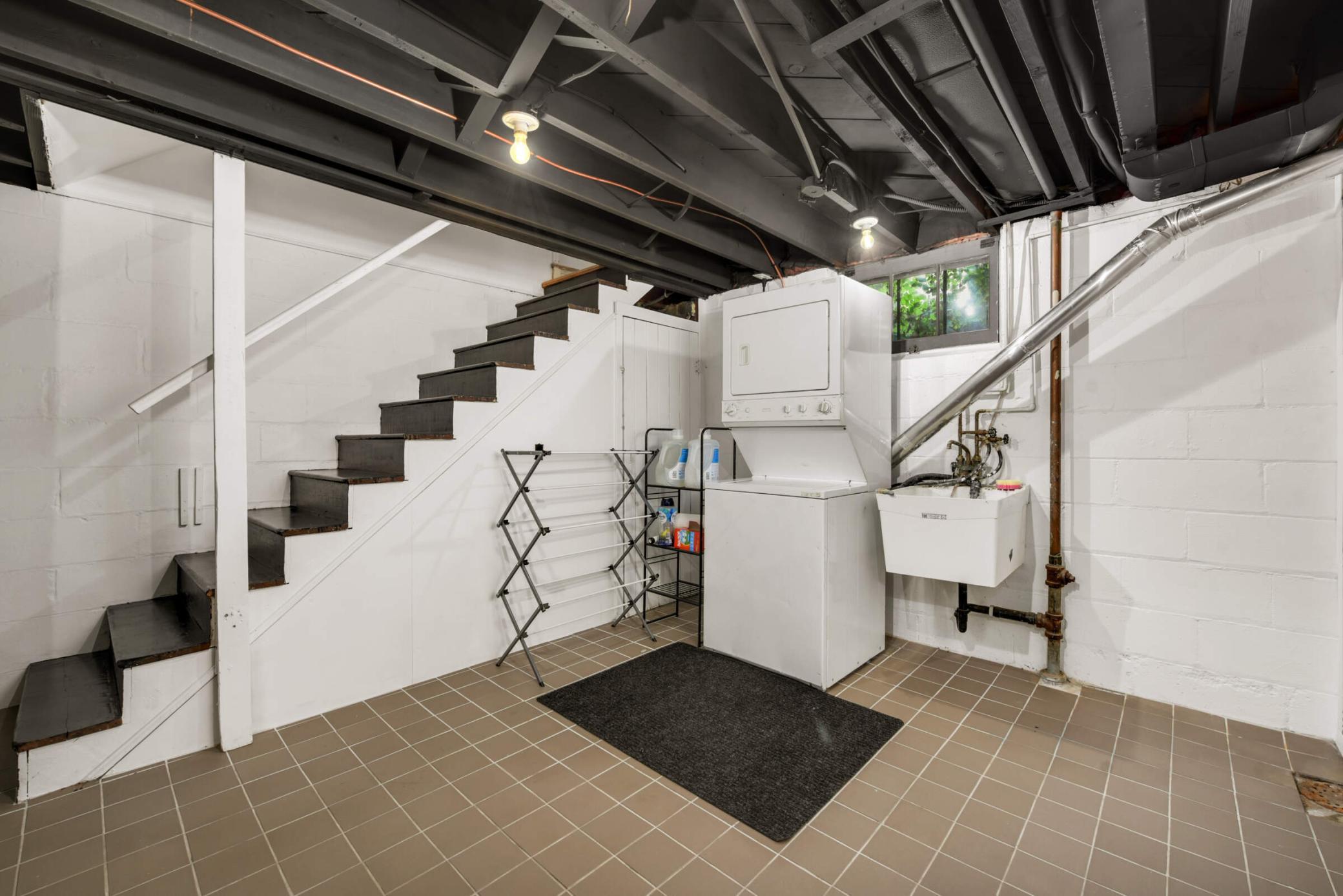 5828 Laundry/utility