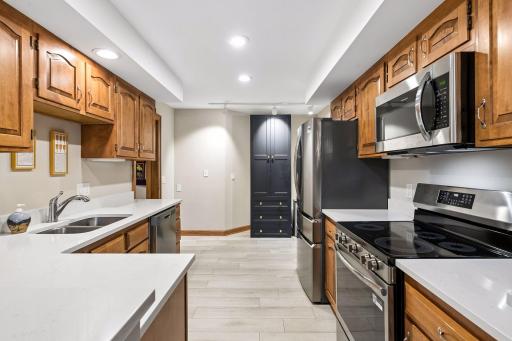 5501 Dewey Hill Road, 140, Minneapolis, MN 55439