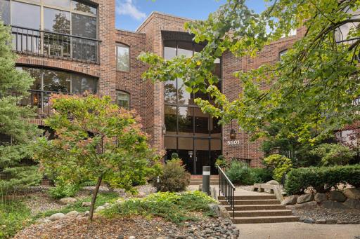 5501 Dewey Hill Road, 140, Minneapolis, MN 55439