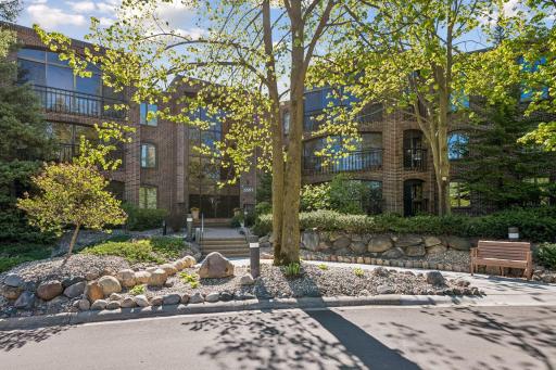 5501 Dewey Hill Road, 140, Minneapolis, MN 55439