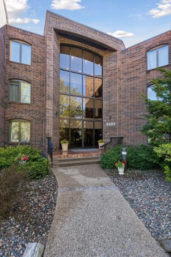 5501 Dewey Hill Road, 140, Minneapolis, MN 55439