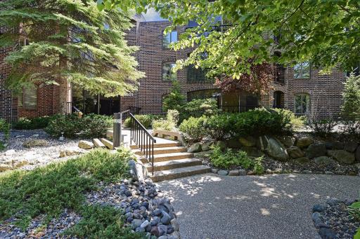 5501 Dewey Hill Road, 140, Minneapolis, MN 55439