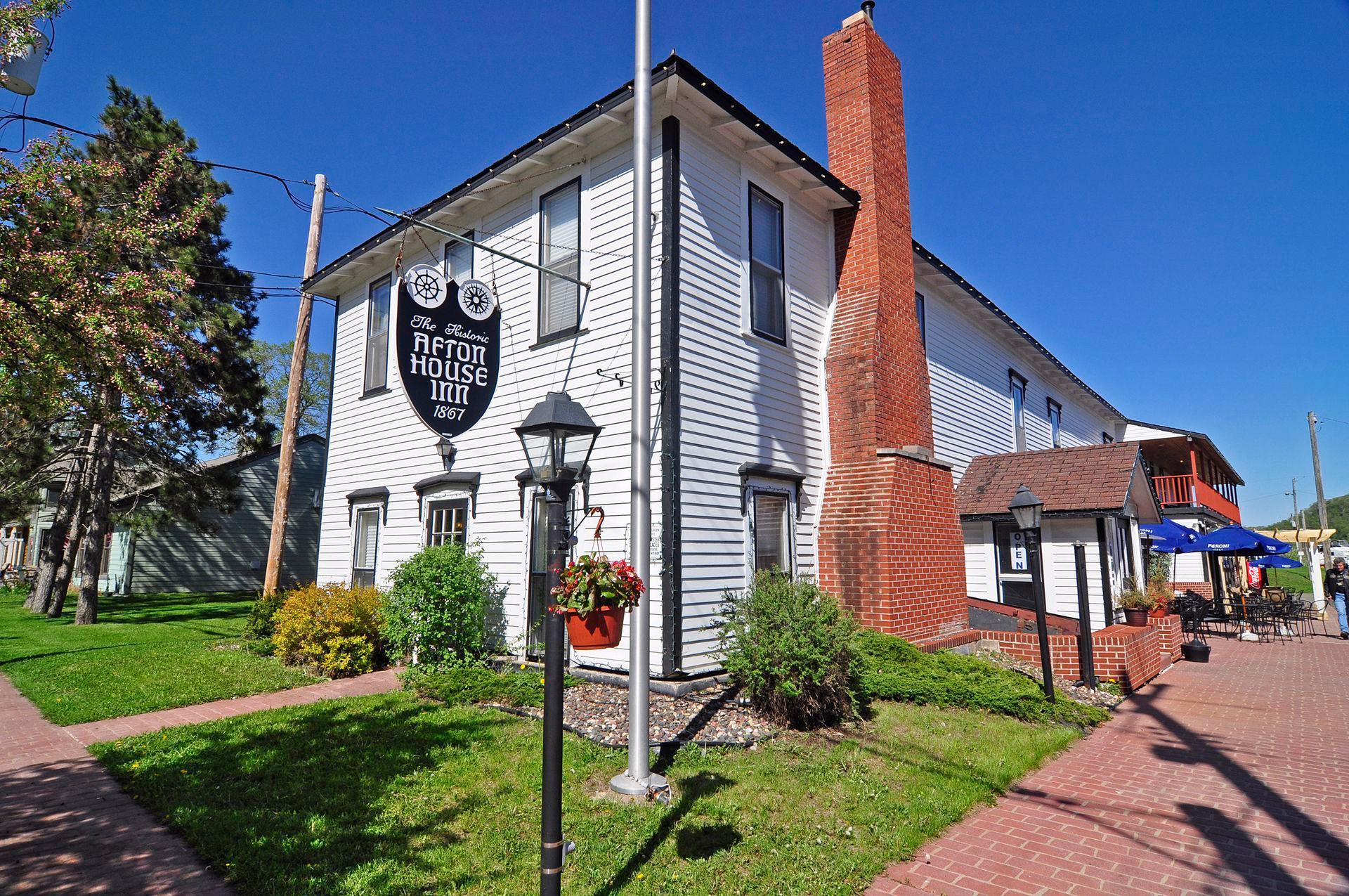 4099 Penfield Avenue South - Spacecrafting - 0092.jpg