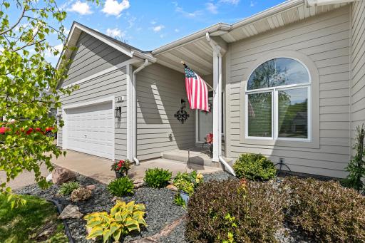 833 Southcross Drive E, Burnsville, MN 55306