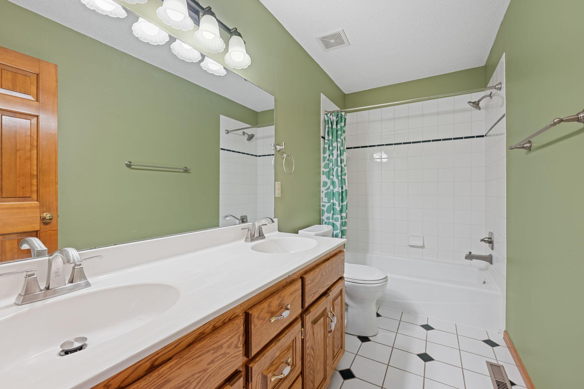 Upper level full bath with dual vanity!