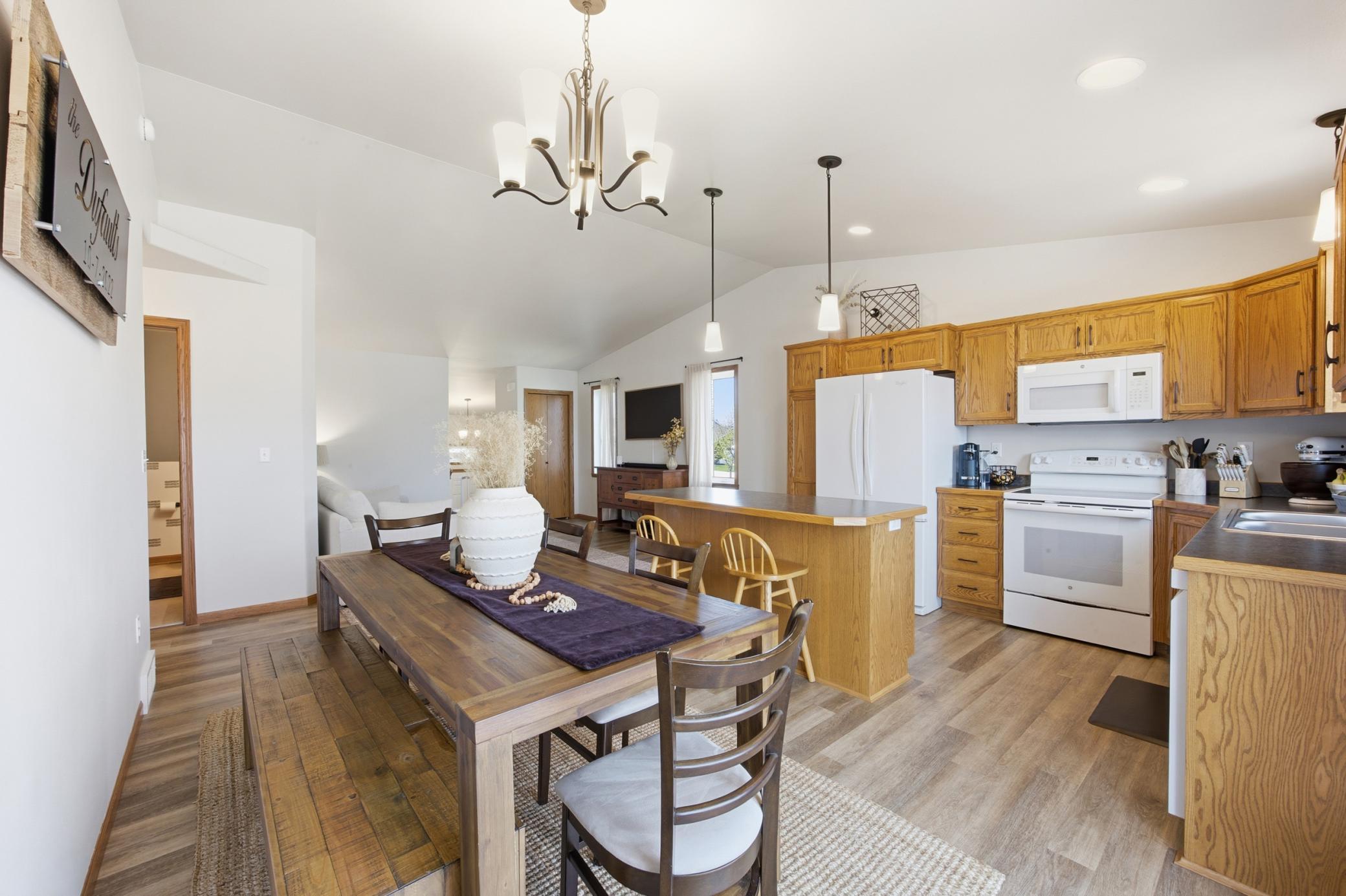Dining/Kitchen