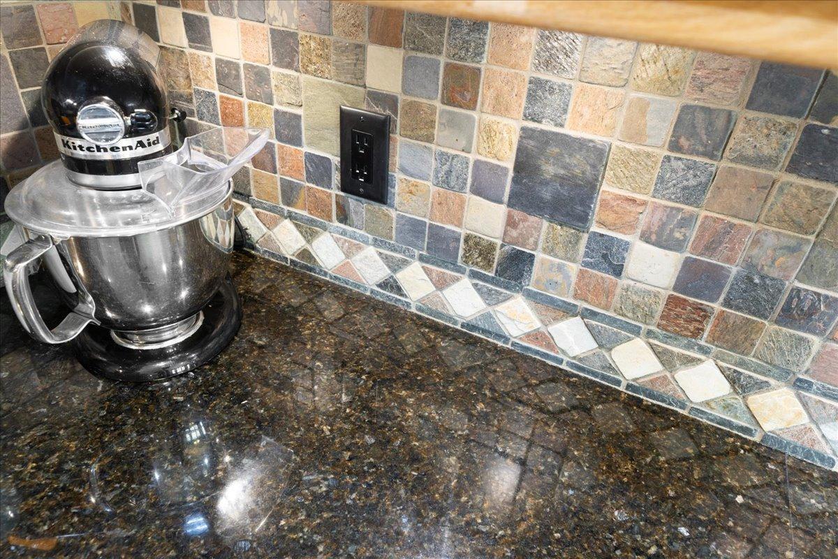 Detailed Stone Tile and Granite Finishes 26-026.jpg
