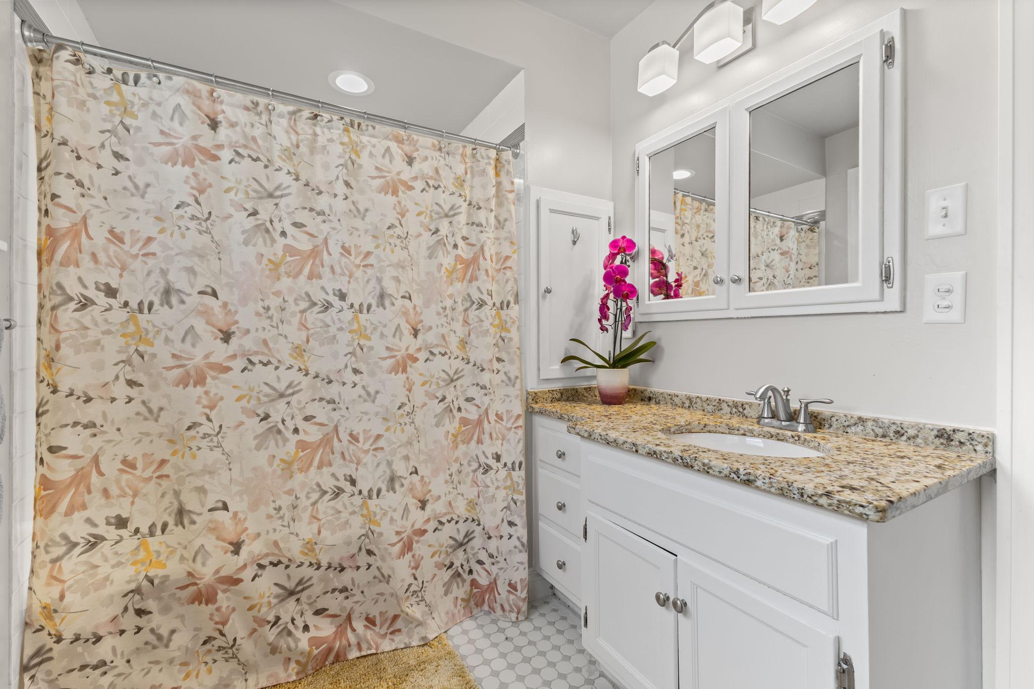 Vivid Spaces_5227 41st Ave S_26.jpg