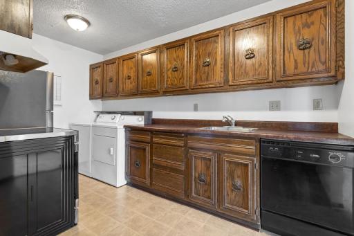 1115 Landmark Trail S, Hopkins, MN 55343