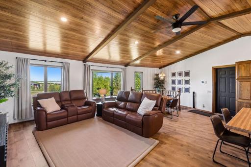 2085 Austin Circle, Shakopee, MN 55379