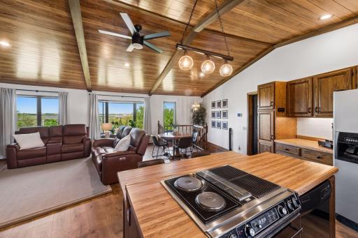 2085 Austin Circle, Shakopee, MN 55379