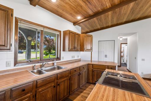 2085 Austin Circle, Shakopee, MN 55379