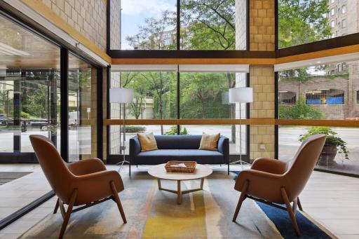 1225 LaSalle lobby where you can meet your guests