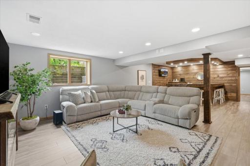 357 6th Street N, Bayport, MN 55003
