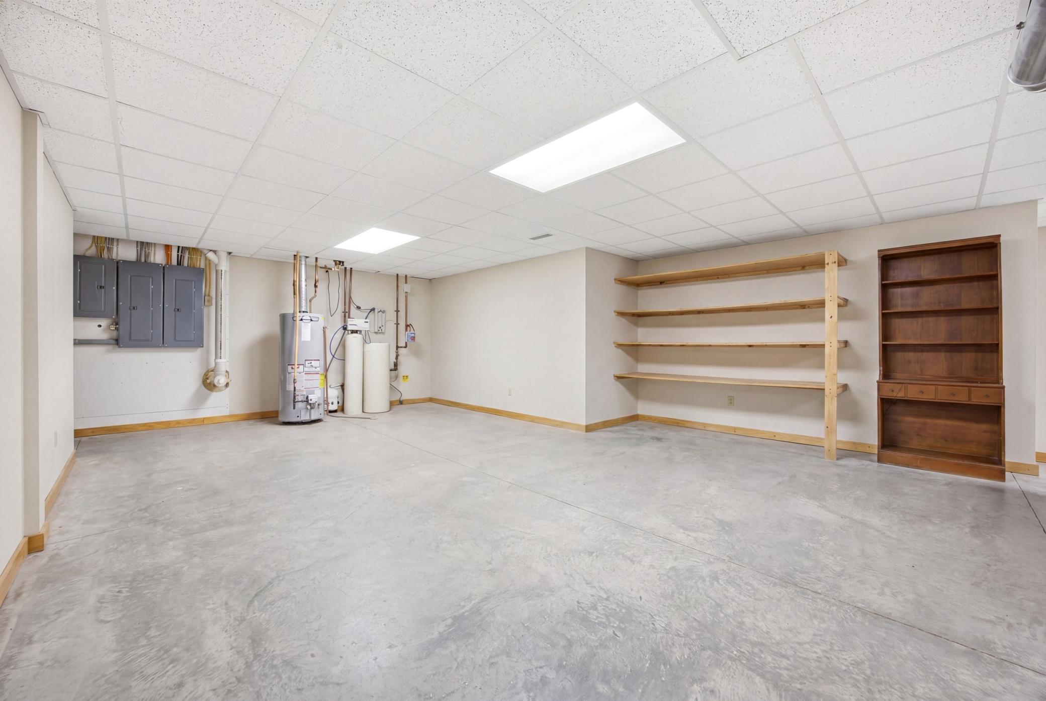 Utility Room W/Large Storage Areant