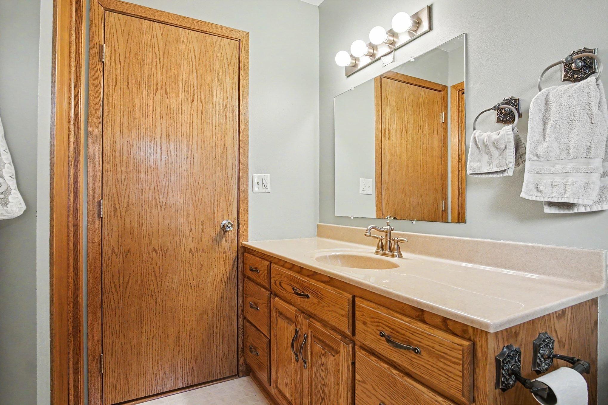 Full bath upper level