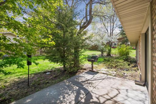 9701 Cimarron Trail, Hopkins, MN 55305
