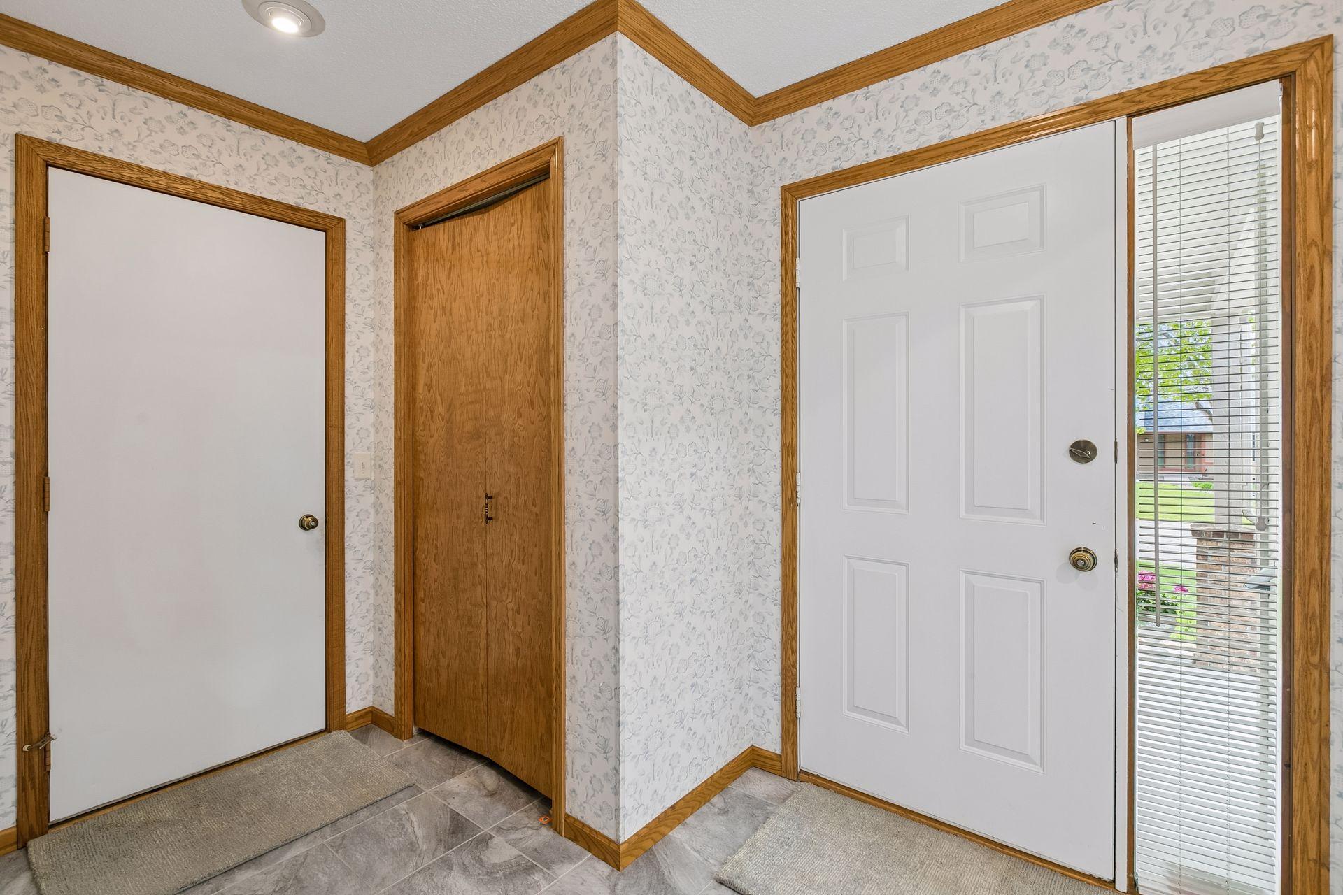 Tiled Entrance w. Closet and Garage access