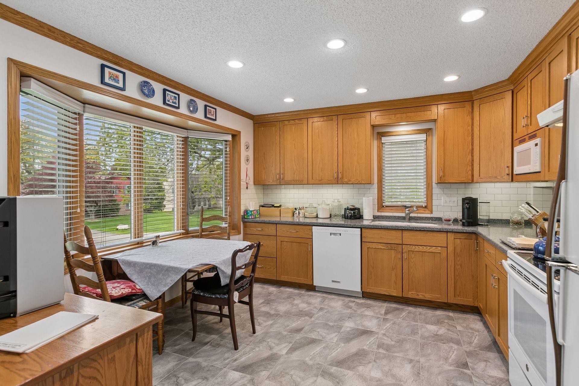 Eat in Kitchen w. Bay Window.