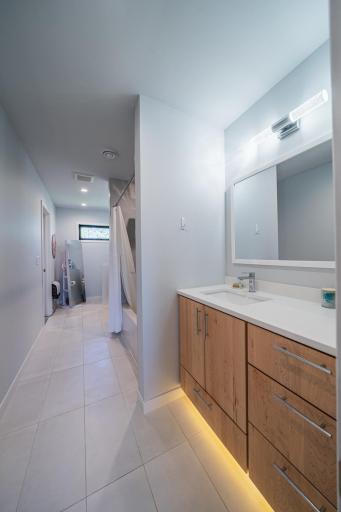 Jack & Jill bath