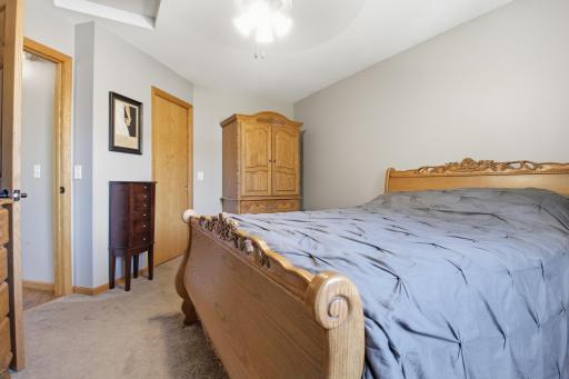 681 W River Drive, New London, MN 56273