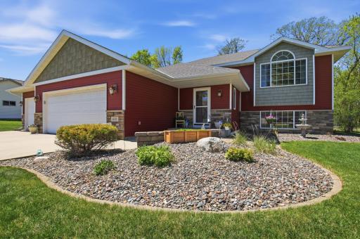 681 W River Drive, New London, MN 56273
