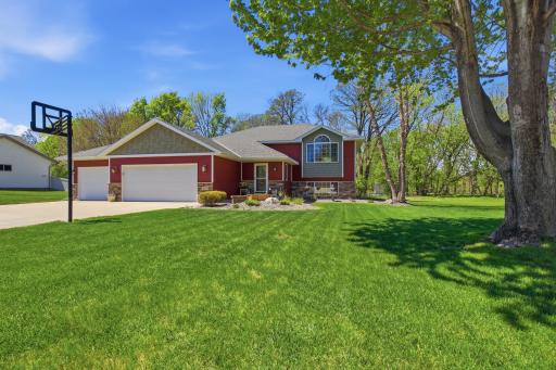 681 W River Drive, New London, MN 56273