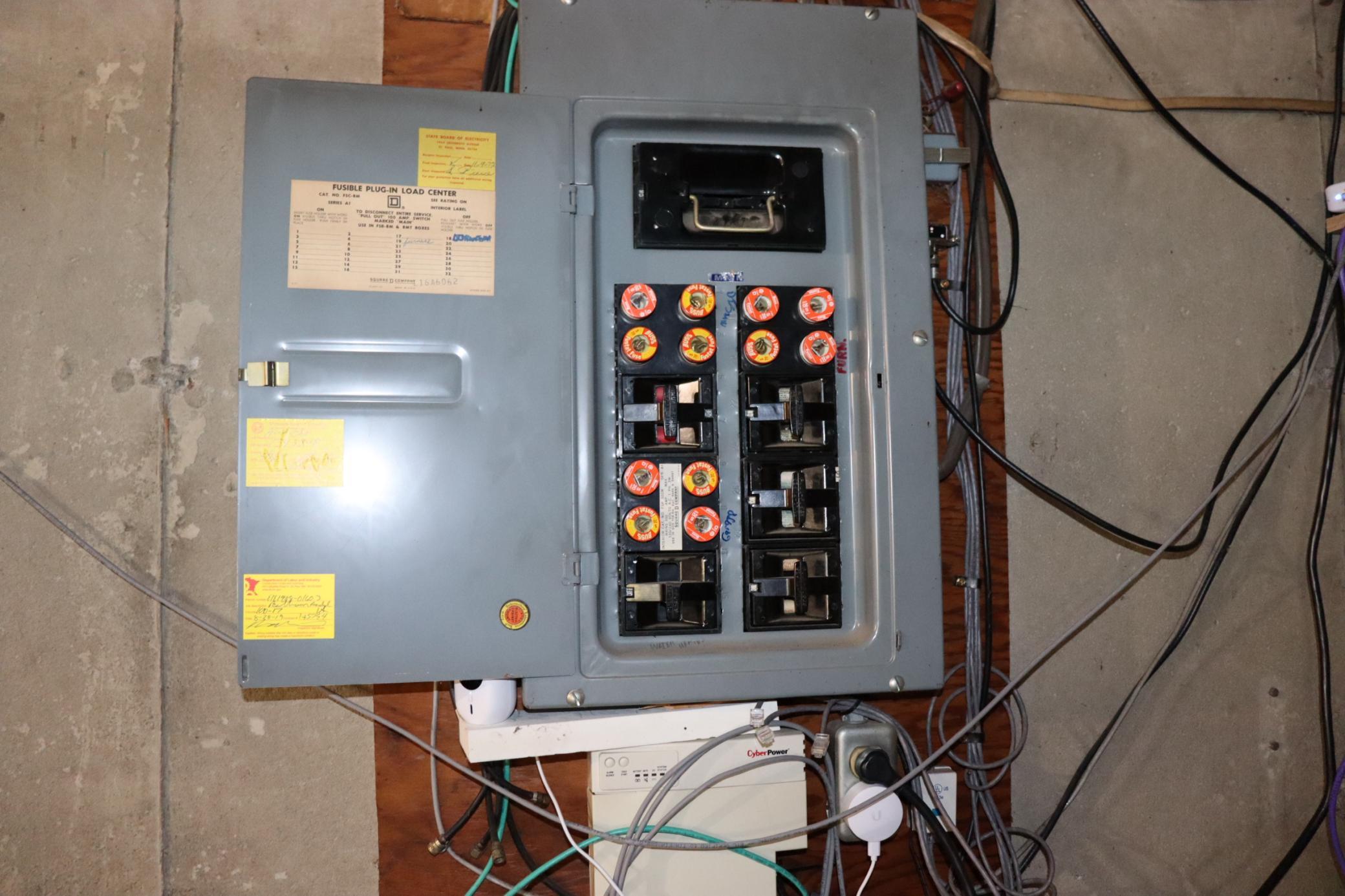 Fuse panel