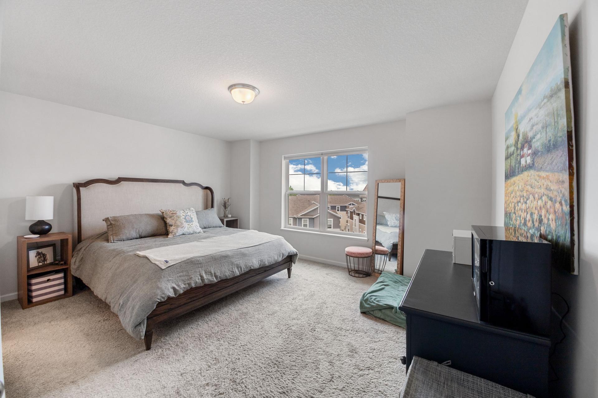 Large primary bedroom.
