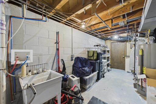 6924 Drew Avenue N, Brooklyn Center, MN 55429