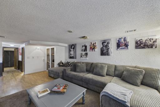 6924 Drew Avenue N, Brooklyn Center, MN 55429