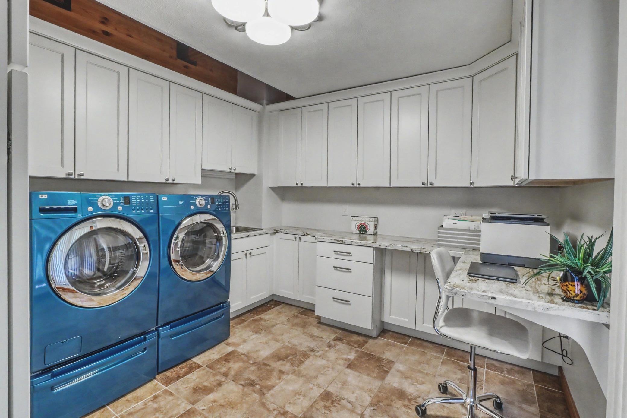 12Laundry1_1-3264.jpeg
