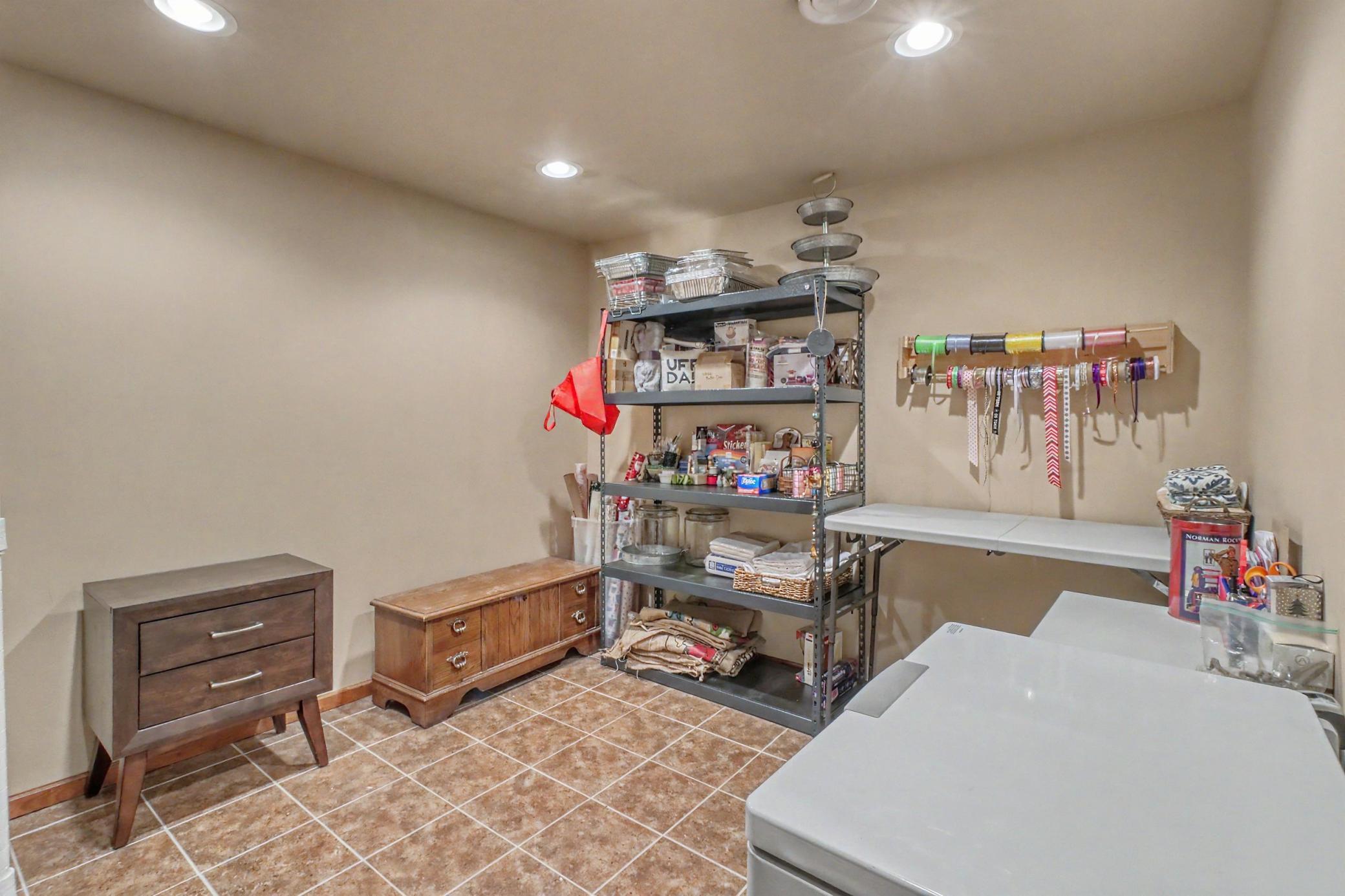 18Basement Craftroom1_1-3264.jpeg