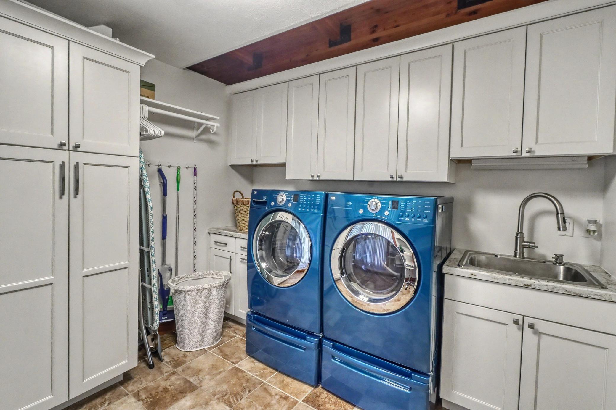 12Laundry1_2-3264.jpeg
