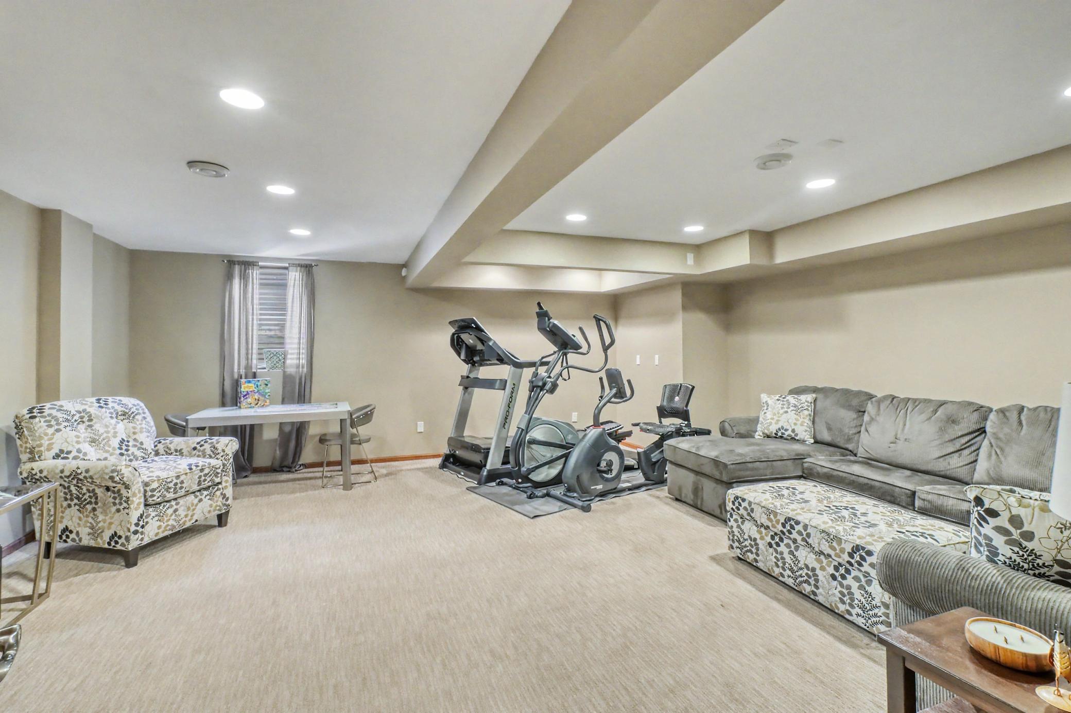 15Basement Familyroom1_3-3264.jpeg