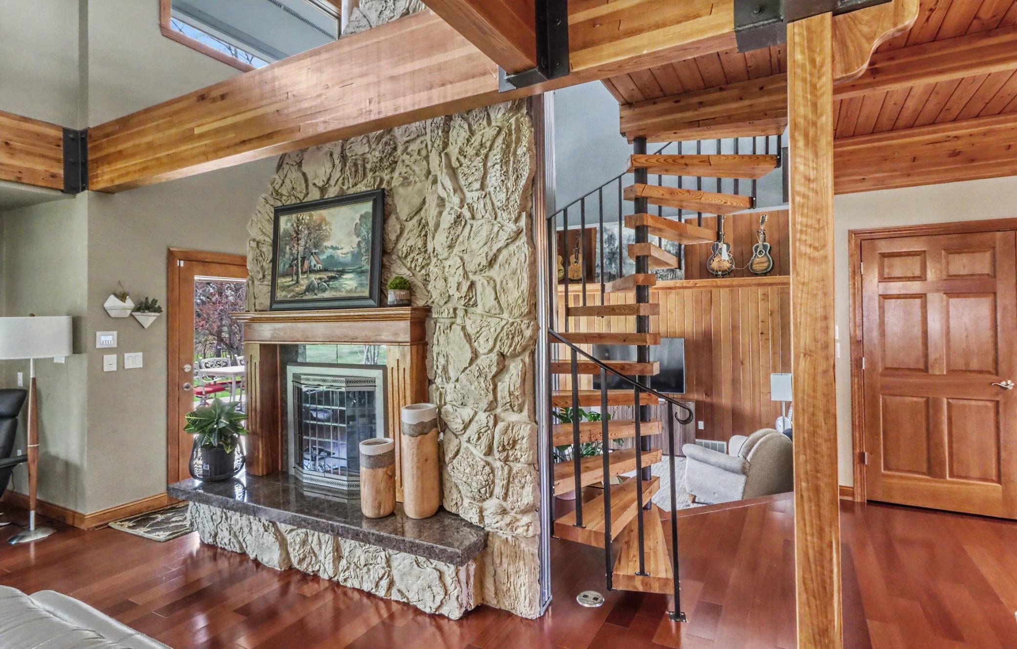 4Fireplace1_1-3264.jpeg