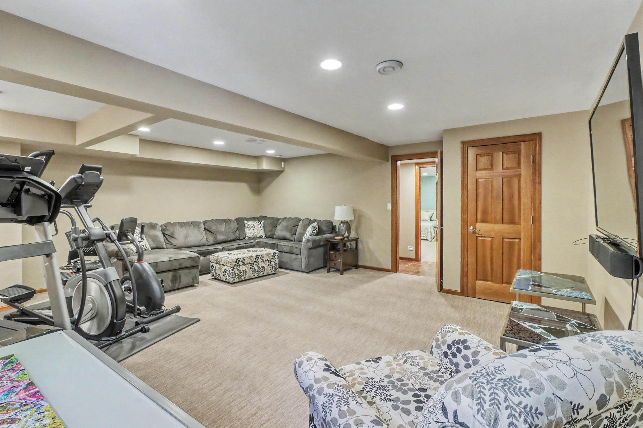 15Basement Familyroom1_1-3264.jpeg