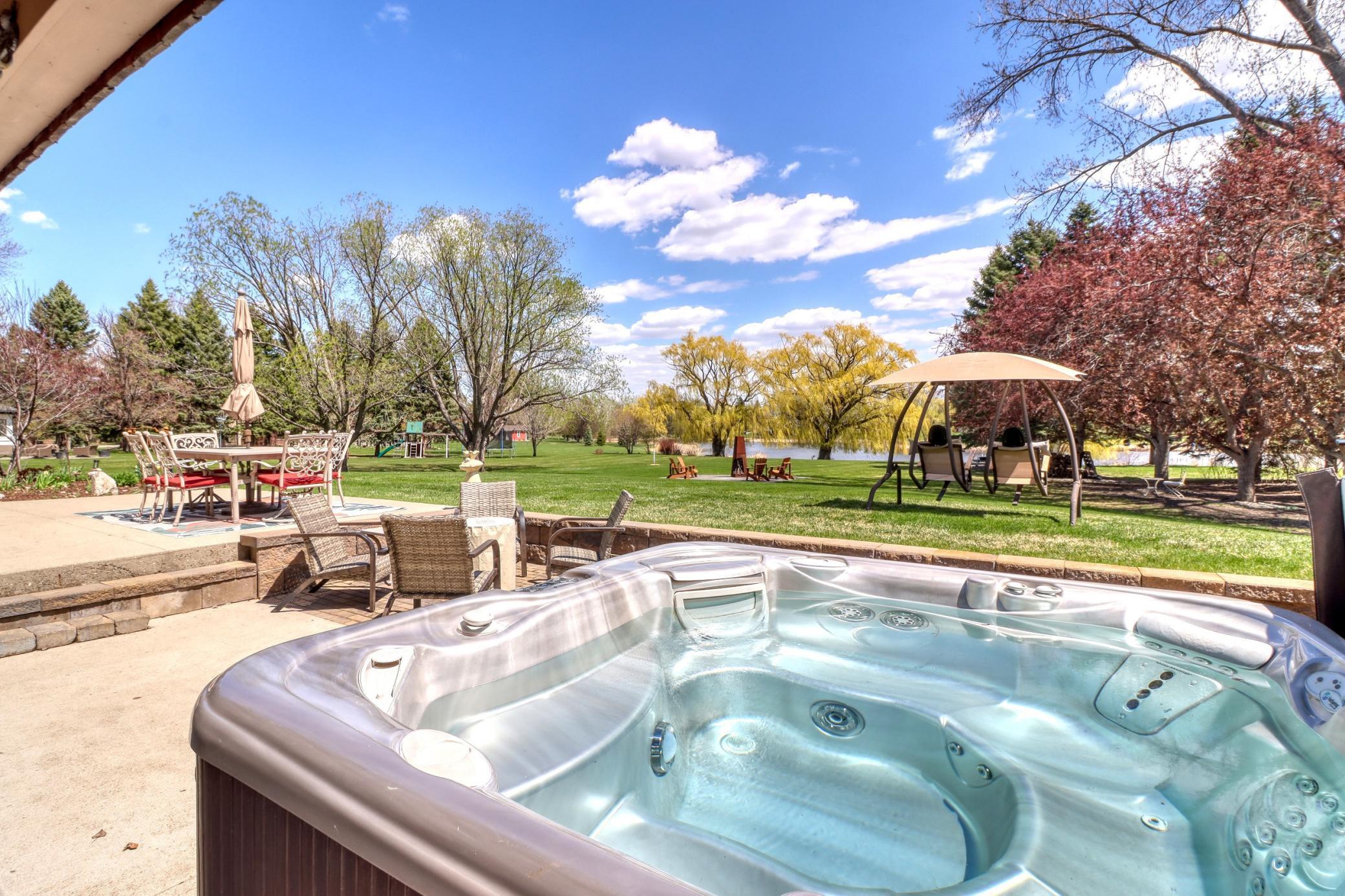 Backyard_hottub1_1-3264.jpg