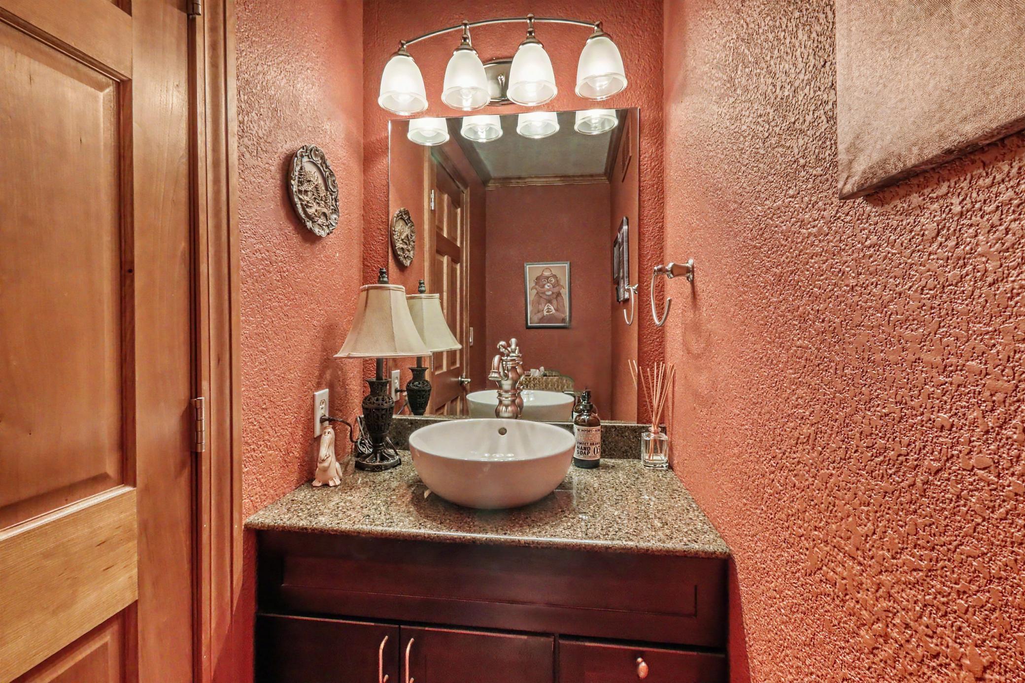 13Half-bath1_1-3264.jpeg