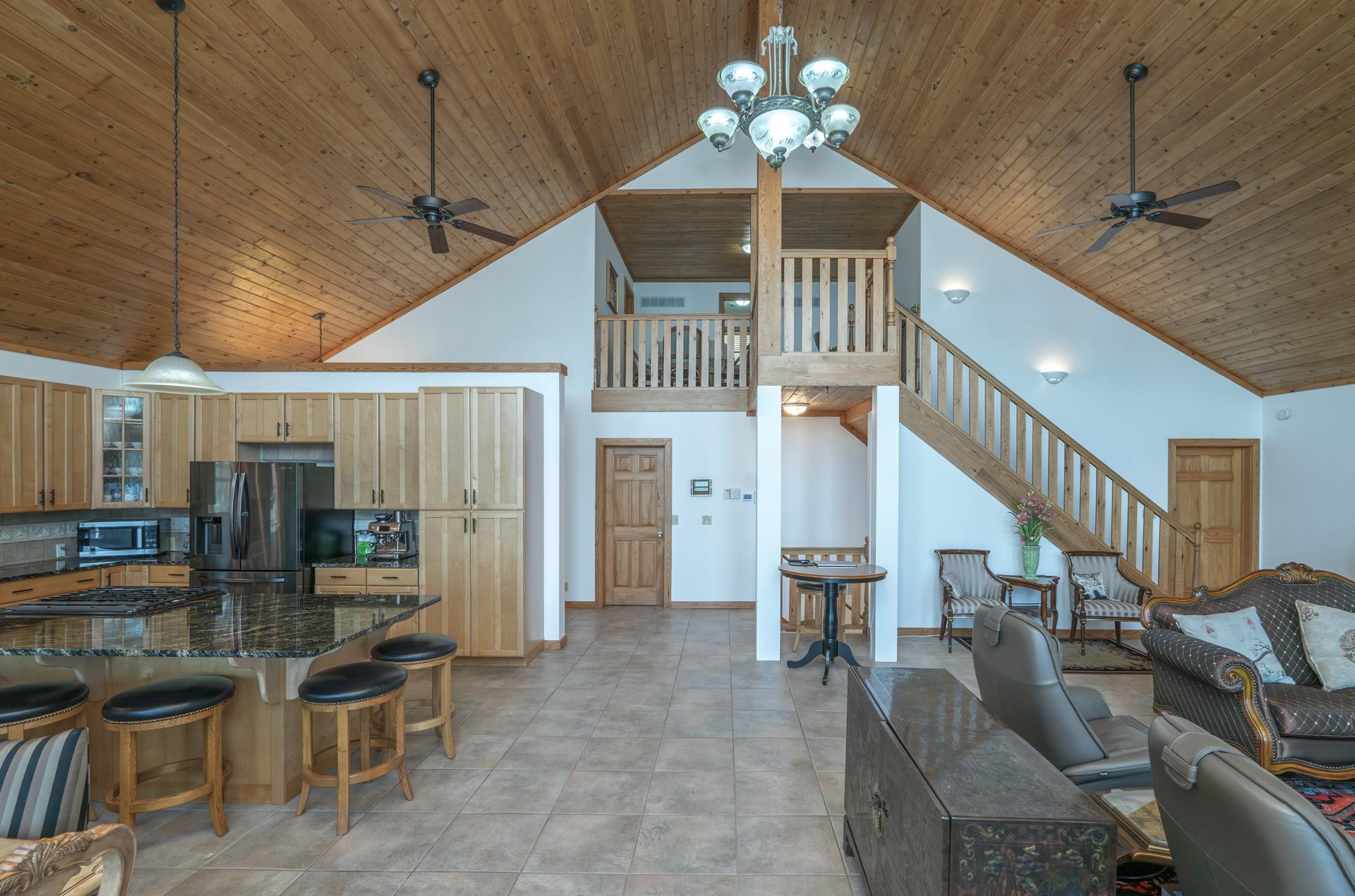 Vaulted ceilings!