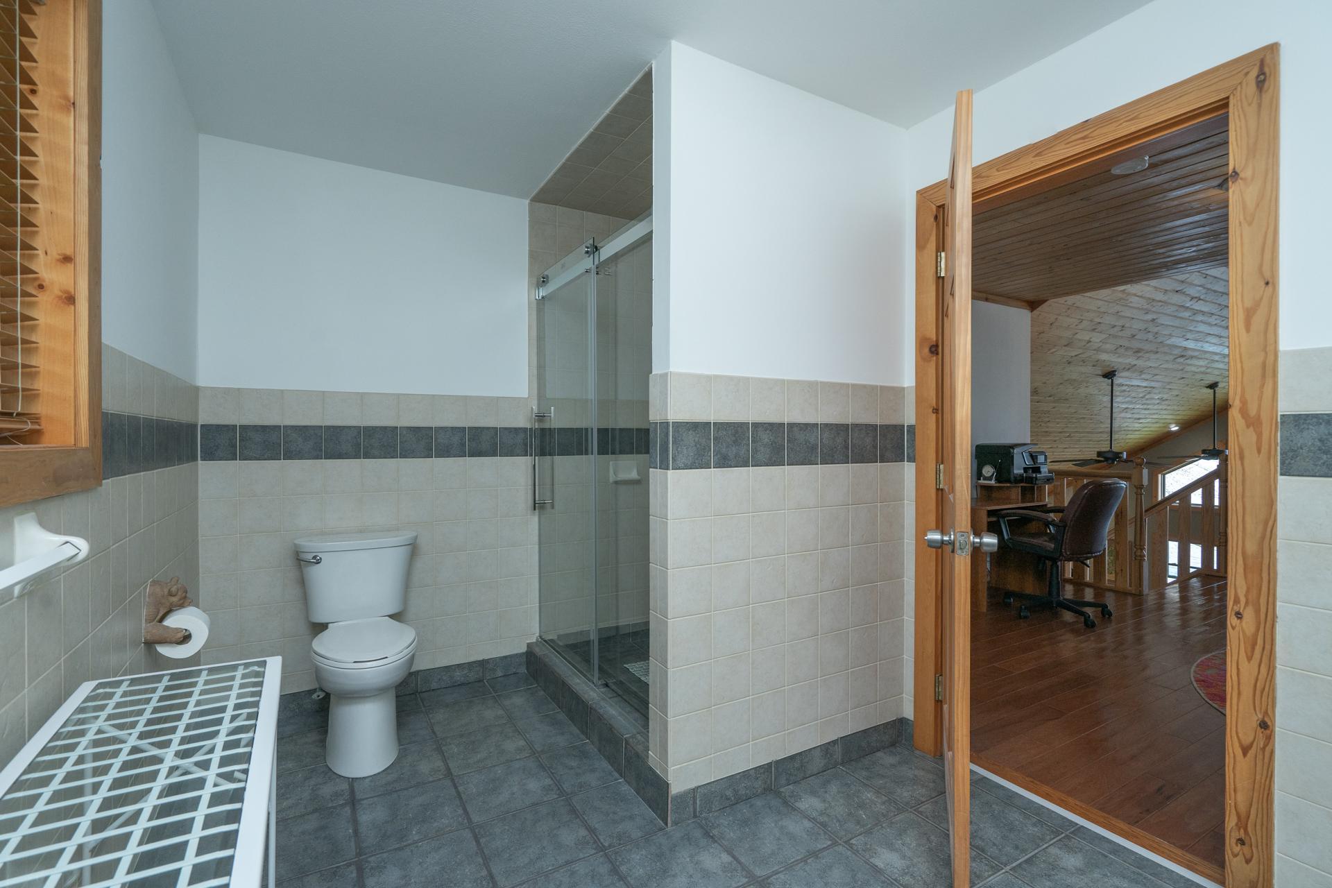 Upper level 3/4 bathroom