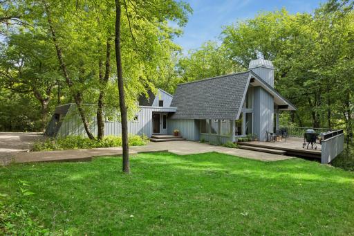 1 Chickadee Lane, North Oaks, MN 55127