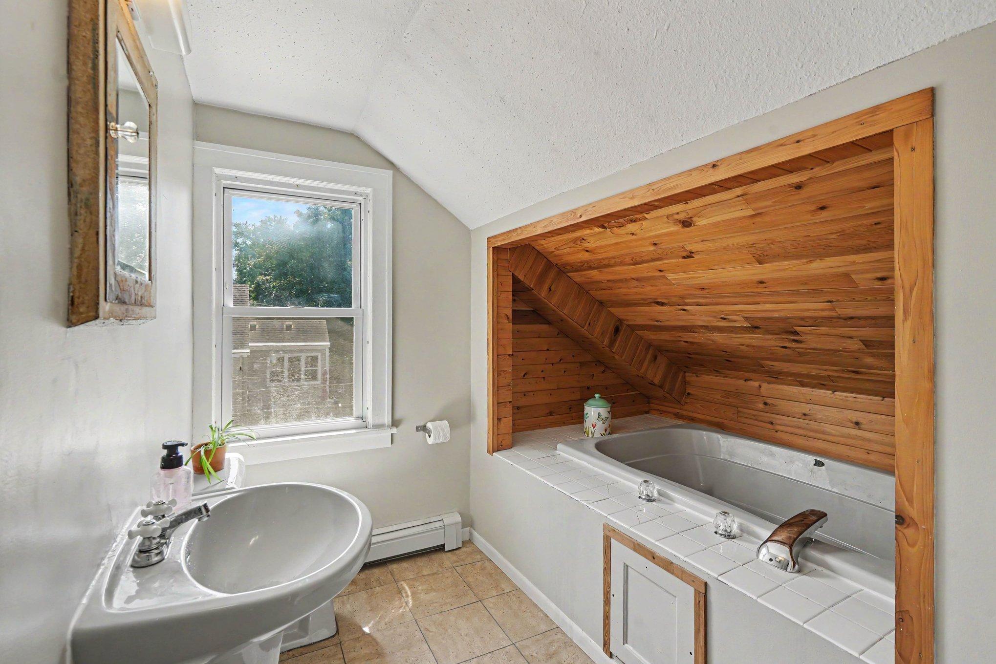 love that tub!