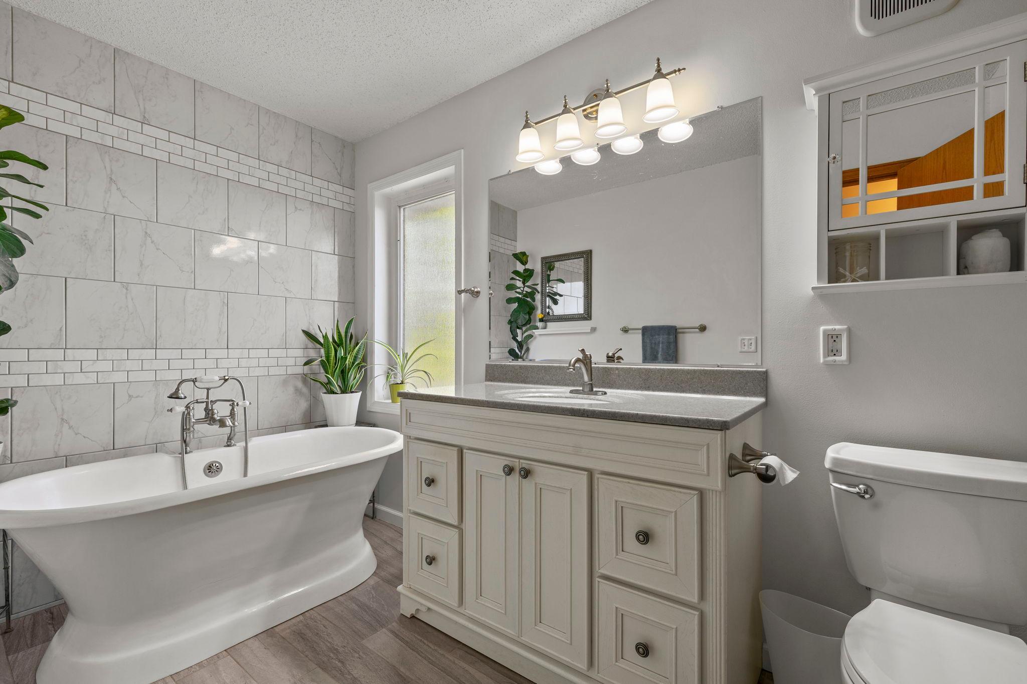 50-web-or-mls-2147 Ponds Ct-270.jpg