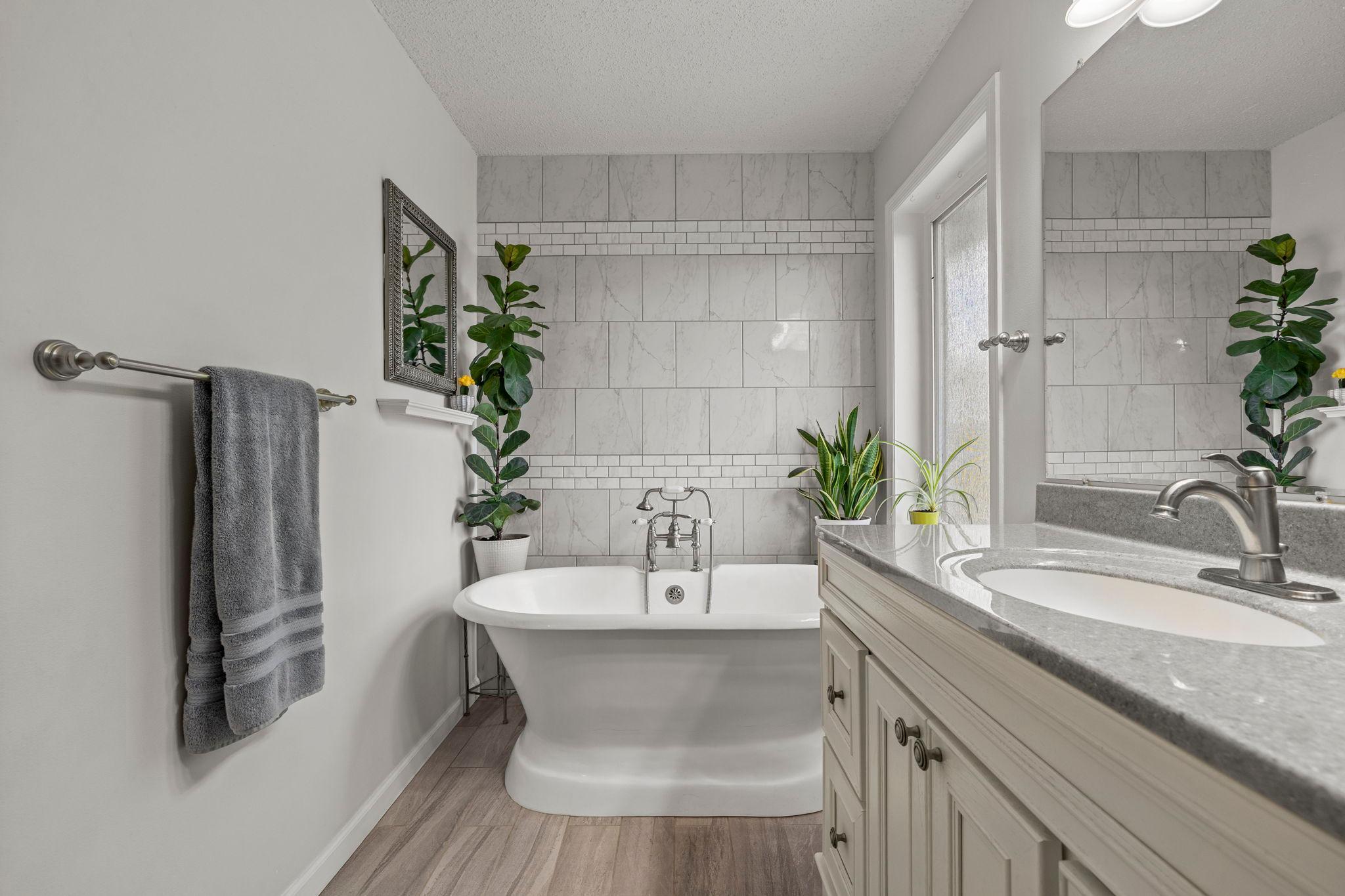 51-web-or-mls-2147 Ponds Ct-275.jpg